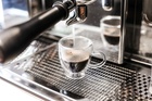 VIALLI DESIGN Sada 2ks dvoustěnných skleněných espresso šálků s podšálkem AMO 3055, 50 ml (64x57 mm)