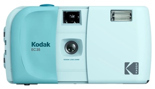 KODAK EC35 Film Camera Powder Blue (modrý), analogový fotoaparát (1/100s, 25mm / F10.0)